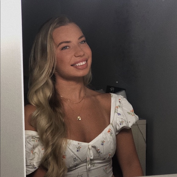 Meet your Posher, Sierra - Picture 1 of 1